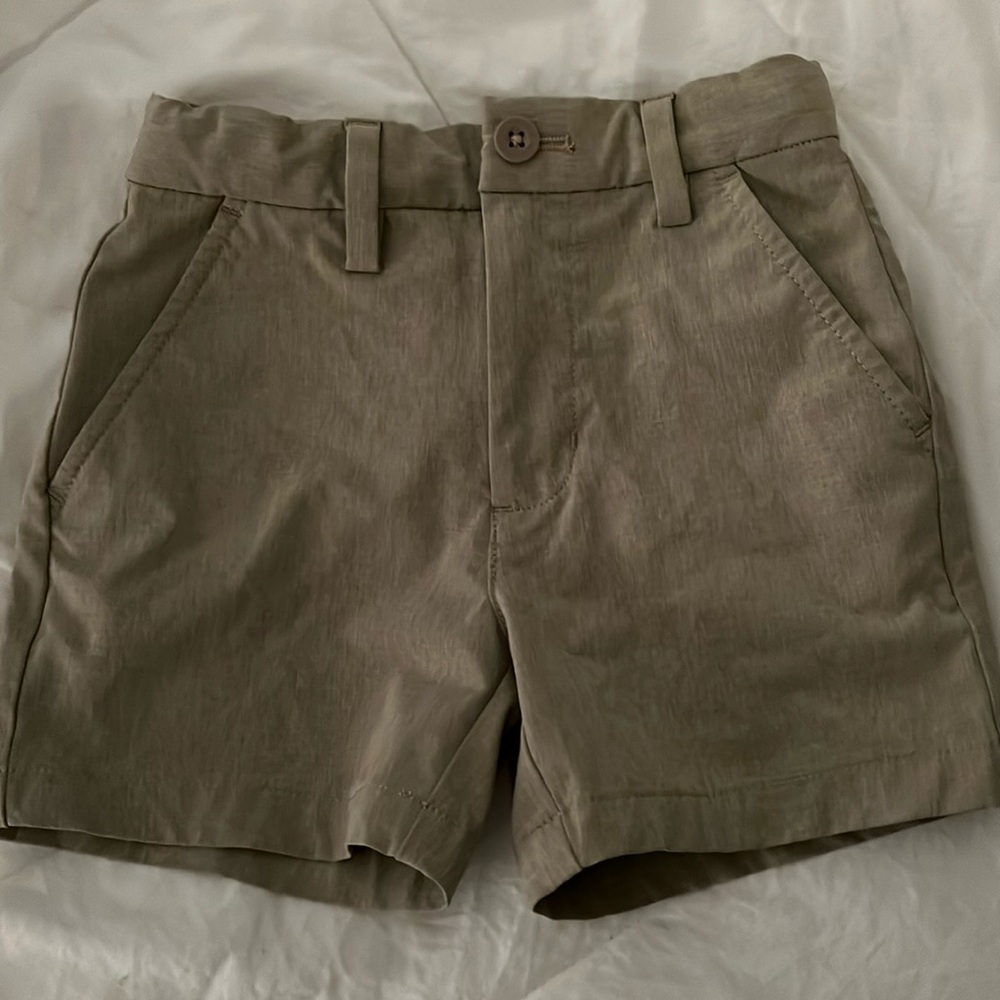 Vineyard vines performance shorts. EUC
